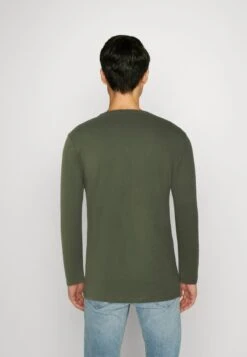 Pier One 2 PACK - Langarmshirt - Off-white/dark Green -Günstiges Pier One Geschäft 0759921164bf4a61ad41012bec4a7502