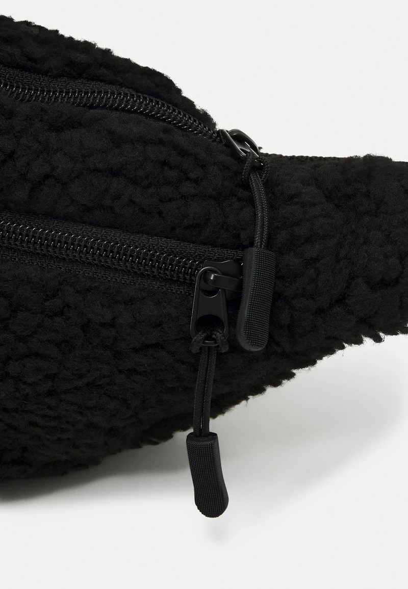 UNISEX - Gürteltasche - black Pier One UNISEX - Gürteltasche - Black -Günstiges Pier One Geschäft 1359e1e4577d4f99aa4271e5fdf8ee11