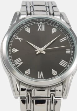 Pier One Uhr - Silver-coloured 5 Pier One Uhr - Silver-coloured -Günstiges Pier One Geschäft 1a135a3d600e4818a948a57621d2eb8b