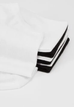 Pier One 7 PACK - Socken - White/black 4 Pier One 7 PACK - Socken - White/black -Günstiges Pier One Geschäft 2c69c9ae8f494ad1b40f2ced9f1674eb