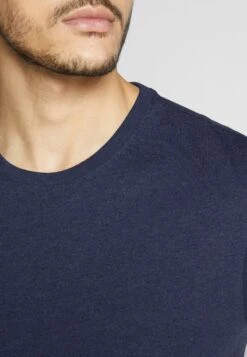 Pier One 4 PACK - T-Shirt Basic - Black/white/blue 6 Pier One 4 PACK - T-Shirt Basic - Black/white/blue -Günstiges Pier One Geschäft 5847a37145c74e25a85f71f4653216cb