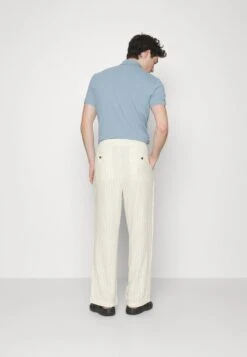 Pier One DRAWCORD TROUSERS - Stoffhose - Off-white -Günstiges Pier One Geschäft 65c988989ad143de851aee47dda41e80
