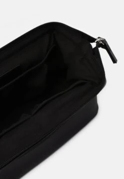 Pier One Kosmetiktasche - 802 - Black 4 Pier One Kosmetiktasche - 802 - Black -Günstiges Pier One Geschäft 7aa537de0d9045aaa803a044e8f7ffbf