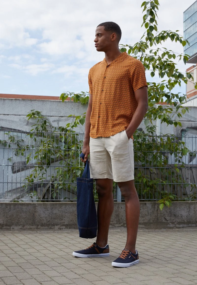 LINEN BLEND DRAWCORD SHORTS - Shorts - beige Pier One LINEN BLEND DRAWCORD SHORTS - Shorts - Beige -Günstiges Pier One Geschäft 83cfaaa8c0f941779fe1e4e812132031