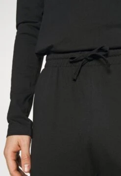 Pier One Nachtwäsche Set - Black -Günstiges Pier One Geschäft 842cc55e81224f6ca06ad94aae25d25c