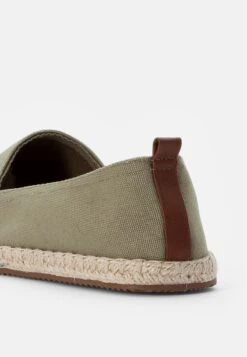 Pier One RENA ESPADRILLE UNISEX - Espadrille - Olive -Günstiges Pier One Geschäft 8b1ef3dce9d344a08d816af96a53324d