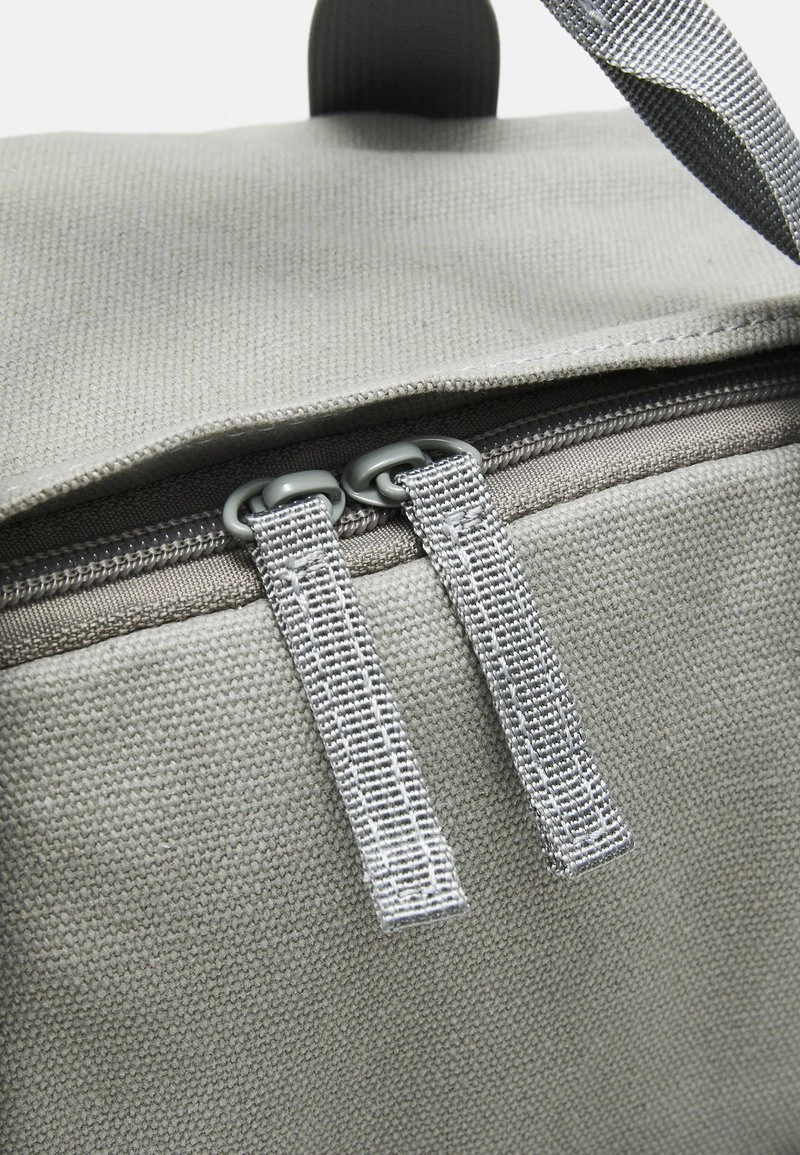 UNISEX - Tagesrucksack - grey Pier One UNISEX - Tagesrucksack - Grey -Günstiges Pier One Geschäft 924b889f117d47dcb78265548abc6568