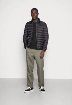 Pier One T-Shirt Basic - Black 7 Pier One T-Shirt Basic - Black -Günstiges Pier One Geschäft 9541d4ec16e54b19a6b86e488dd20e0f 1