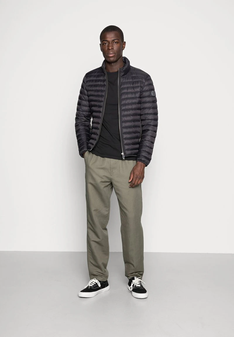 T-Shirt basic - black Pier One T-Shirt Basic - Black -Günstiges Pier One Geschäft 9541d4ec16e54b19a6b86e488dd20e0f