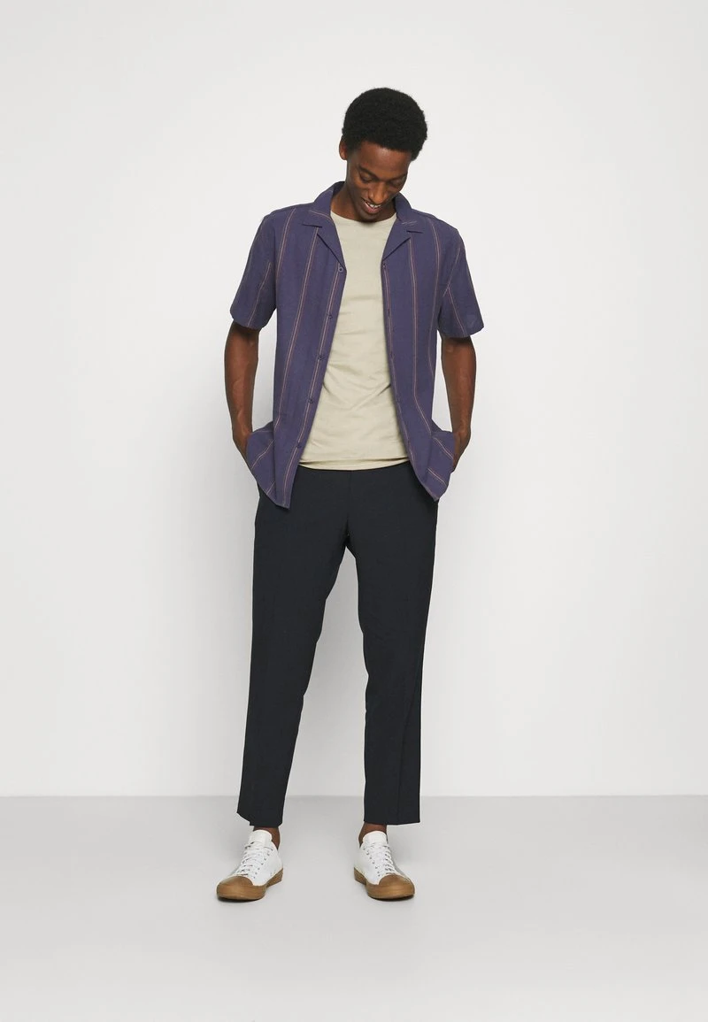 T-Shirt basic - white/dark grey/black Pier One T-Shirt Basic - White/dark Grey/black -Günstiges Pier One Geschäft a2490cf9be18456fa8348dec270bcfb1