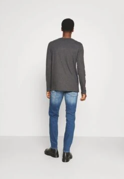 Pier One 2 PACK - Langarmshirt - Dark Grey/black 4 Pier One 2 PACK - Langarmshirt - Dark Grey/black -Günstiges Pier One Geschäft a601e52fa7974b079f93b858d4b782ec