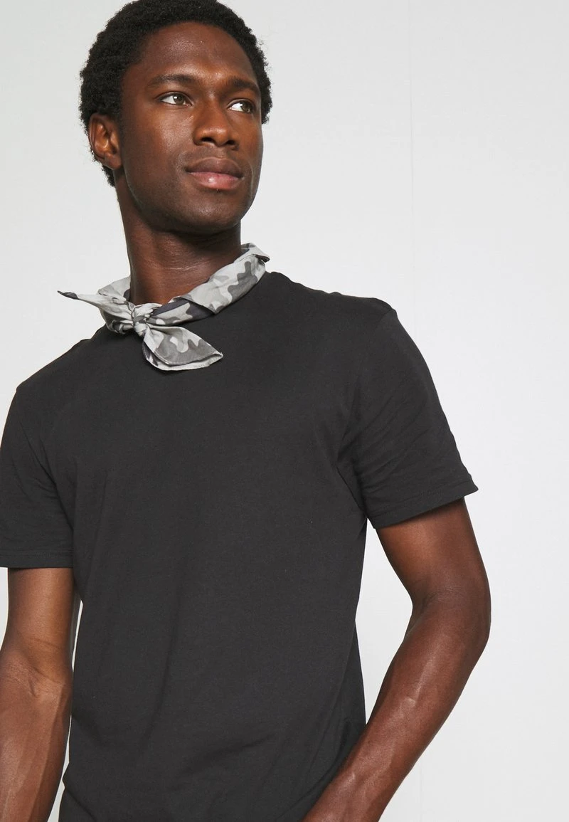 3 PACK - T-Shirt basic - black/mottled dark grey/bordeaux Pier One 3 PACK - T-Shirt Basic - Black/mottled Dark Grey/bordeaux -Günstiges Pier One Geschäft ae9b9691c10949c5b4edc17929f8c13a