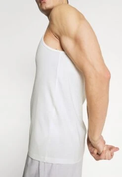 Pier One 3 PACK - Unterhemd/-shirt - Dark Blue/bordeaux/off-white -Günstiges Pier One Geschäft c107c99d278e430b8a693d0ec45ebe1a