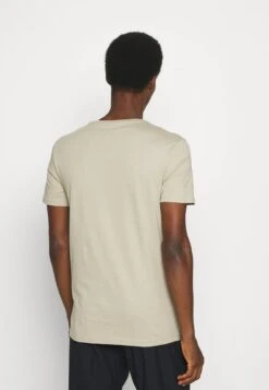 Pier One T-Shirt Basic - White/dark Grey/black 4 Pier One T-Shirt Basic - White/dark Grey/black -Günstiges Pier One Geschäft d4309172134f476283eb4fd8b00555ed