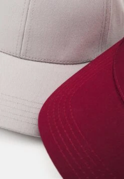 Pier One UNISEX 2 PACK - Cap - Light Grey/berry -Günstiges Pier One Geschäft db52e4bec20b4e21a2d423baba99be86