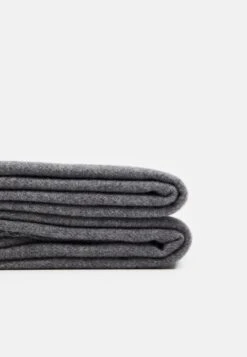 Pier One UNISEX - Schal - Grey 4 Pier One UNISEX - Schal - Grey -Günstiges Pier One Geschäft ec5527395bf74ce5a255f492061affa7