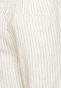 Pier One LINEN BLEND DRAWCORD SHORTS - Shorts - Off-white -Günstiges Pier One Geschäft f49c7de0cfa048f4bc002dc26d1abcb2