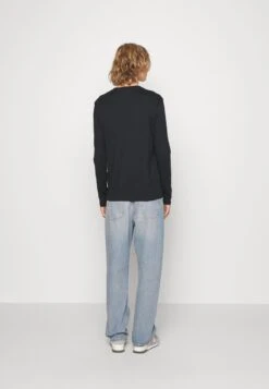 Pier One 5 PACK - Langarmshirt - White/dark Blue/black 4 Pier One 5 PACK - Langarmshirt - White/dark Blue/black -Günstiges Pier One Geschäft f535302a43fa4b80a1a3b6c44bddcdfe