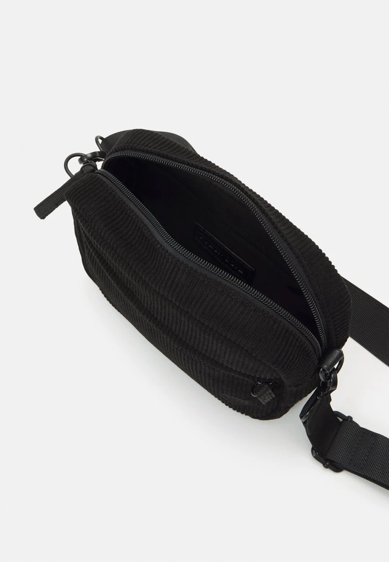 UNISEX - Umhängetasche - black Pier One UNISEX - Umhängetasche - Black -Günstiges Pier One Geschäft f6e97ec080334bee84e0beb3736ab78d