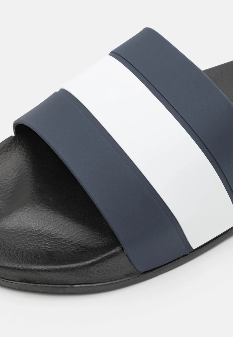 Pantolette flach - dark blue/white Pier One Pantolette Flach - Dark Blue/white -Günstiges Pier One Geschäft fca2b97369364691b5a9f753ac3a49a5